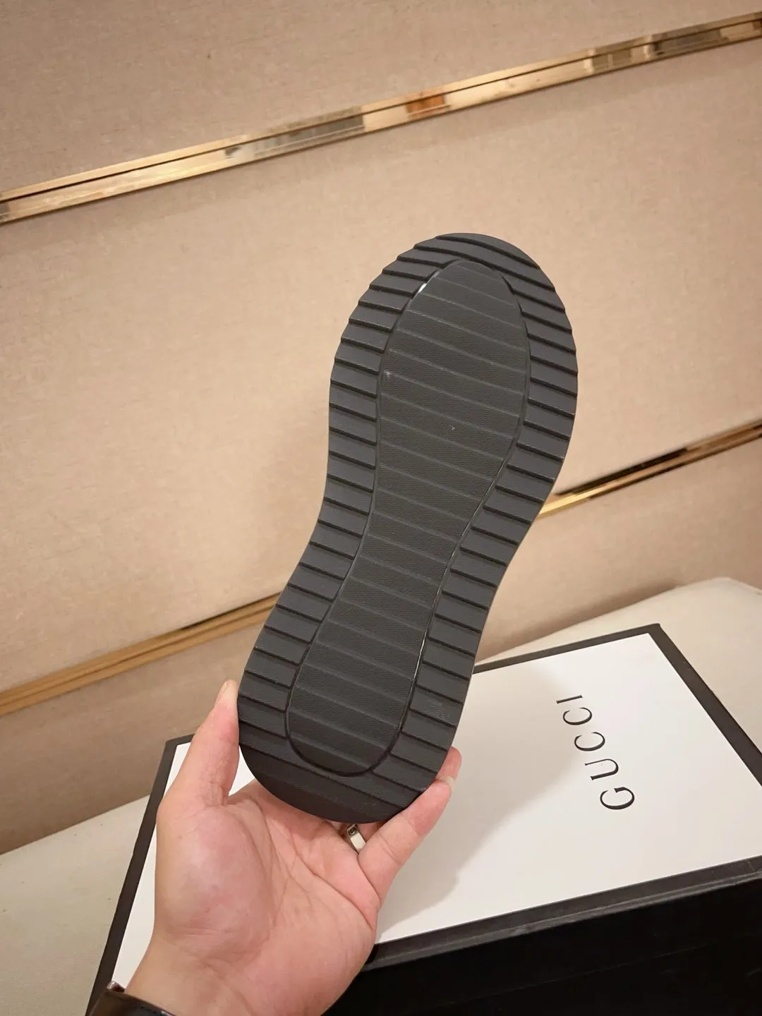 Men's men's shoes💰 462💰🇮🇹🇮🇹GUCCI🔍🔍new models are on sale at the same time at the counter. The uppers🇮🇹 are made of top-grain cowhide imported from Italy. Fully imported genuine leather lining 💪💪, completely 1⃣️ to 1⃣️ replica 🇮🇹💪💪, ⚠ sole: original sole provided by the original factory, exclusive movable molded sole super comfortable, ⚠ original factory follow-up, 🔍🔍 high quality, you can go in and out of the counter at will, welcome to compare⚠. Code number:38-44
